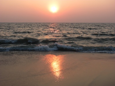 Your Digital Marketing New Year's Resolutions: Image of sunrise over beach